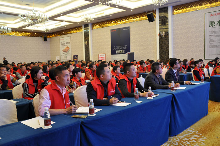 1月9日，陶瓷一線品牌金艾陶瓷磚2016年經(jīng)銷商財(cái)富會(huì)在寶隆國(guó)際大酒店隆重舉行。