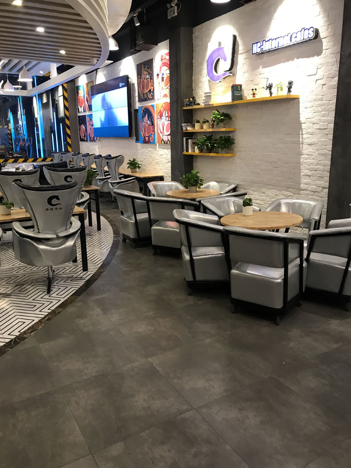 金艾陶現(xiàn)代仿古磚案例:別說了,一起去這個(gè)1000方的網(wǎng)咖開黑!