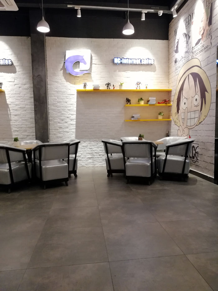 金艾陶現(xiàn)代仿古磚案例:別說了,一起去這個(gè)1000方的網(wǎng)咖開黑!