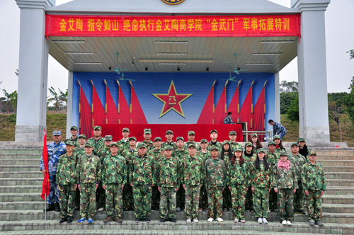 開(kāi)營(yíng)儀式后的合影