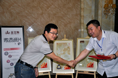 董事長為陶博會(huì)期間邀約冠軍頒發(fā)證書和獎(jiǎng)金