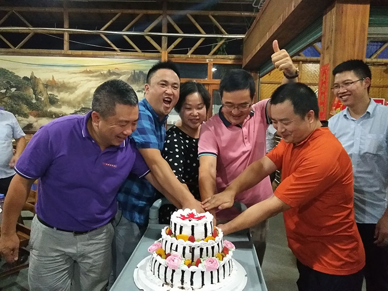 金艾陶喜迎三周年慶，感恩同行